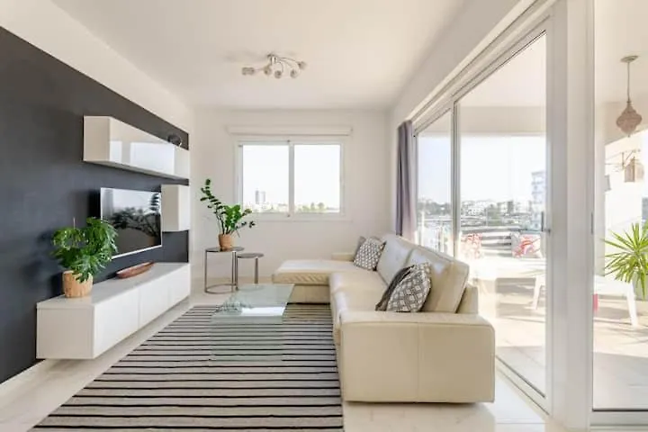 Happy Tucan Larnaca Apartment